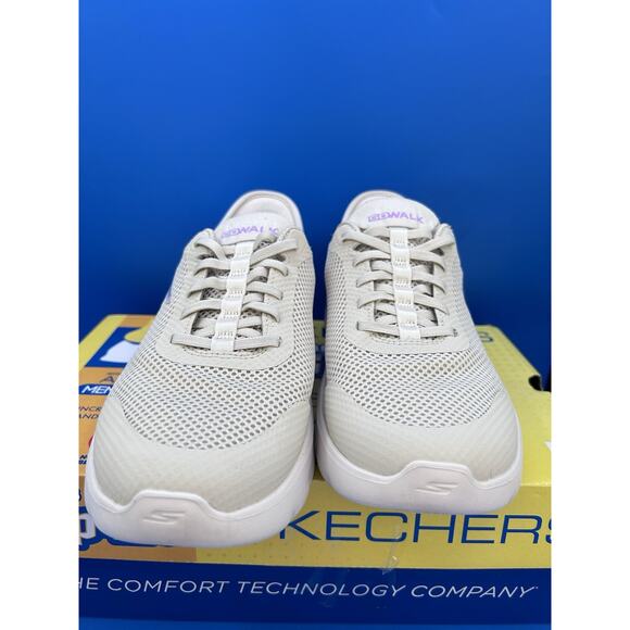 Woman's Athleisure Skechers Hands Free Slip Size 8 wide - Picture 2 of 6